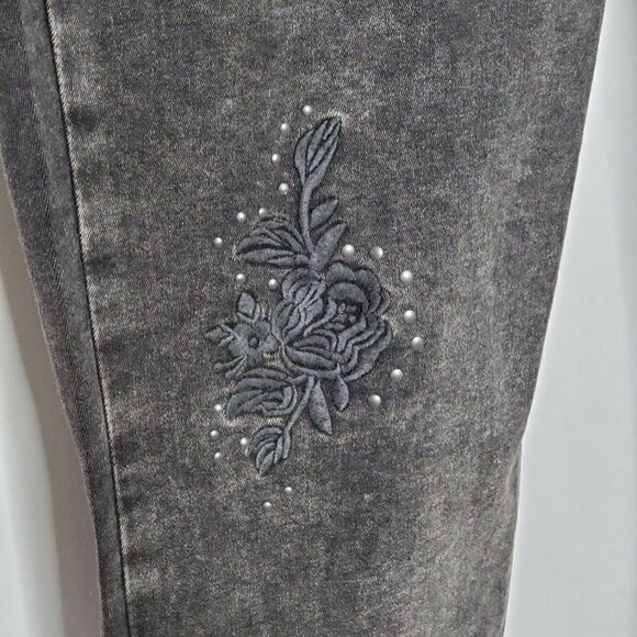 NEW a.n.a. Jeggings Distressed Black Denim Sz 14 Floral Embroidery Metal Dots - Picture 4 of 7